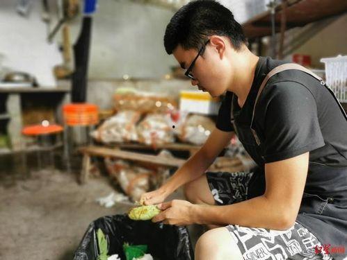 娱乐吃瓜酱男朋友打工,揭秘娱乐圈背后的辛酸与甜蜜